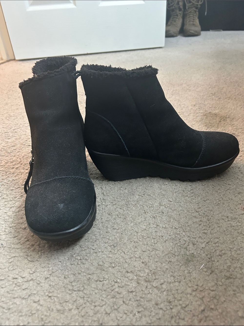 Skechers Black Faux-Suede Wedge Ankle Boots with Faux-Fur Collar